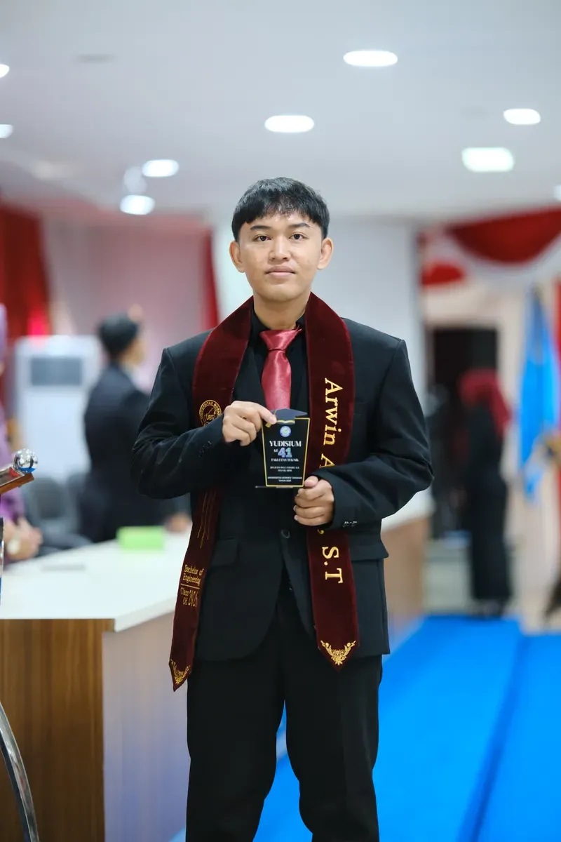 Momen Yudisium 81