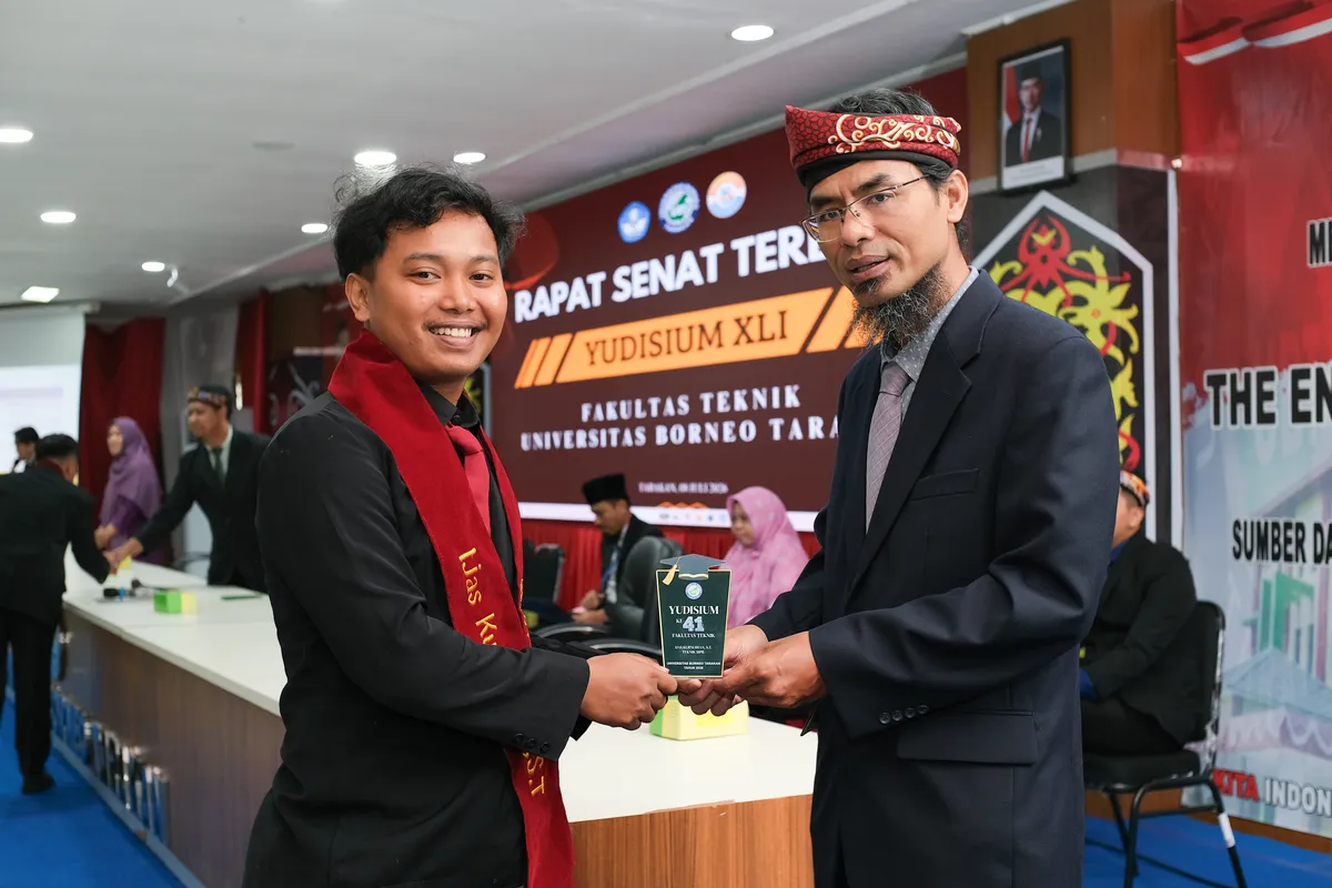 Momen Yudisium 244