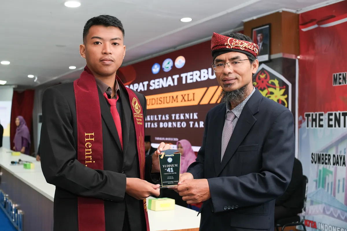 Momen Yudisium 250