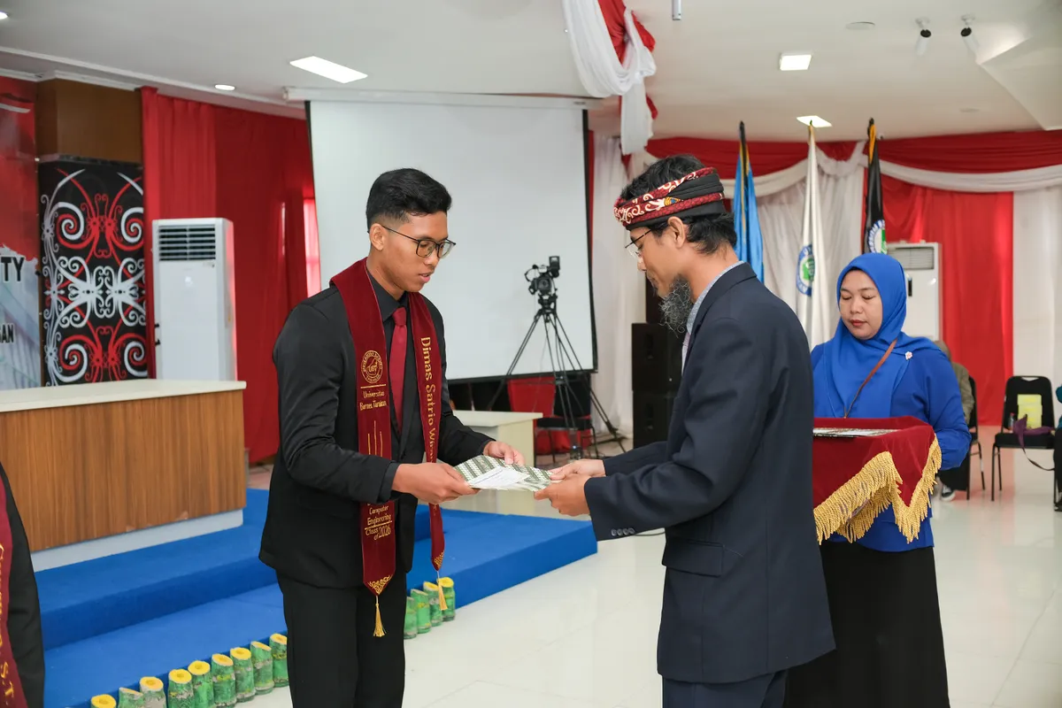 Momen Yudisium 324