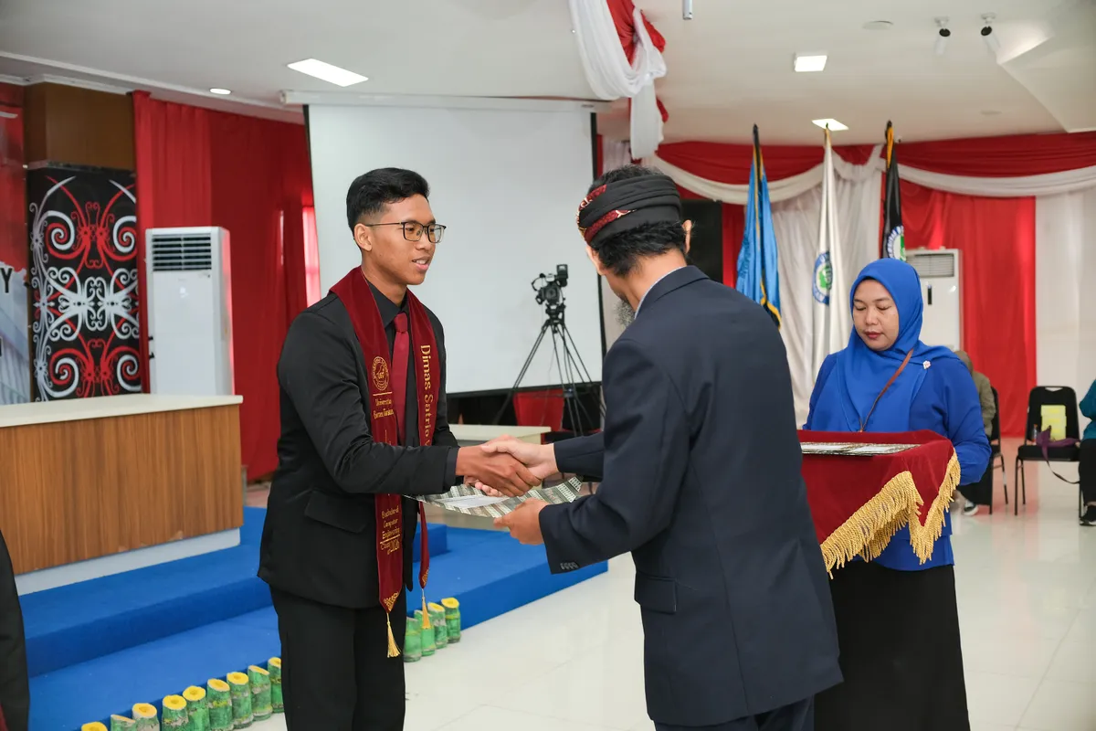 Momen Yudisium 326