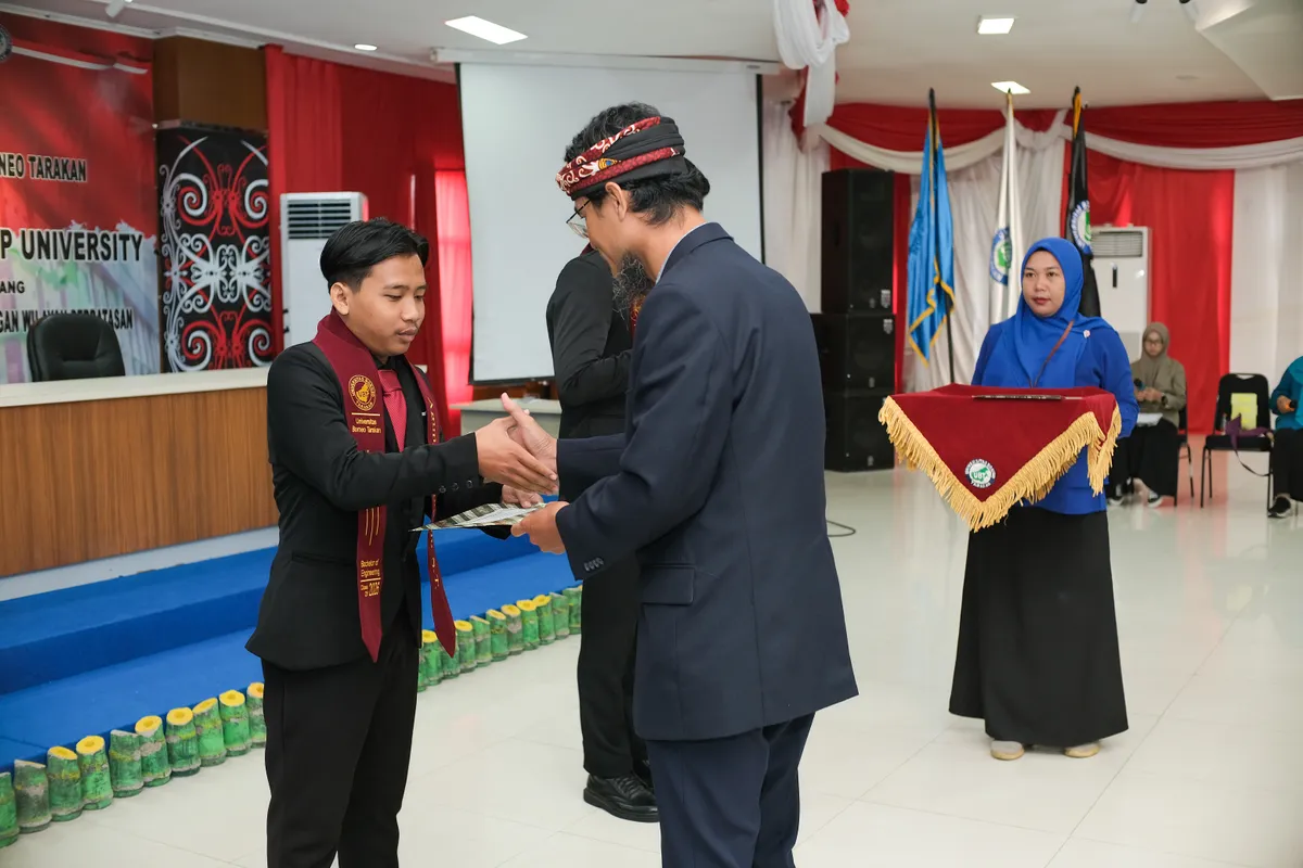 Momen Yudisium 327