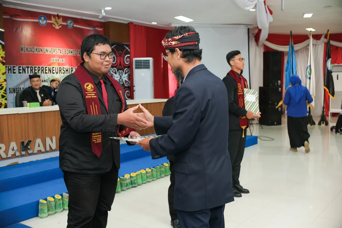 Momen Yudisium 328