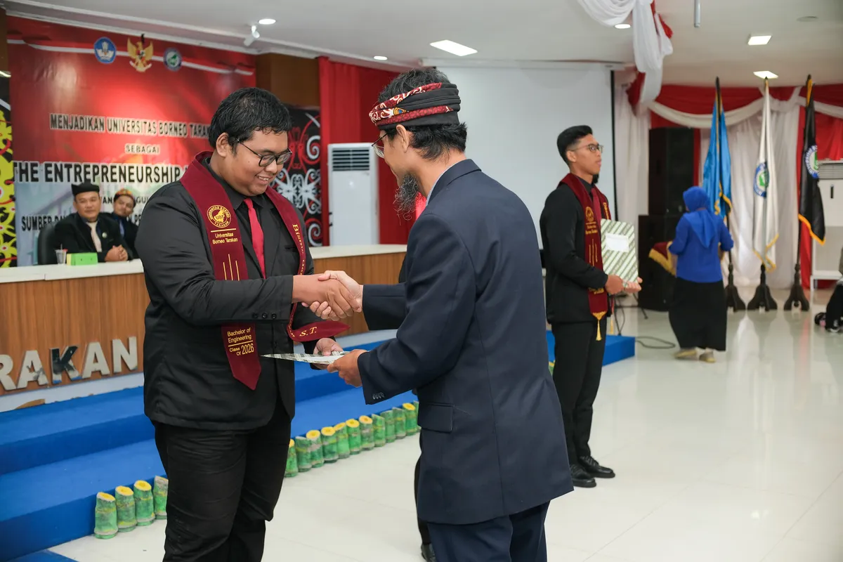 Momen Yudisium 329