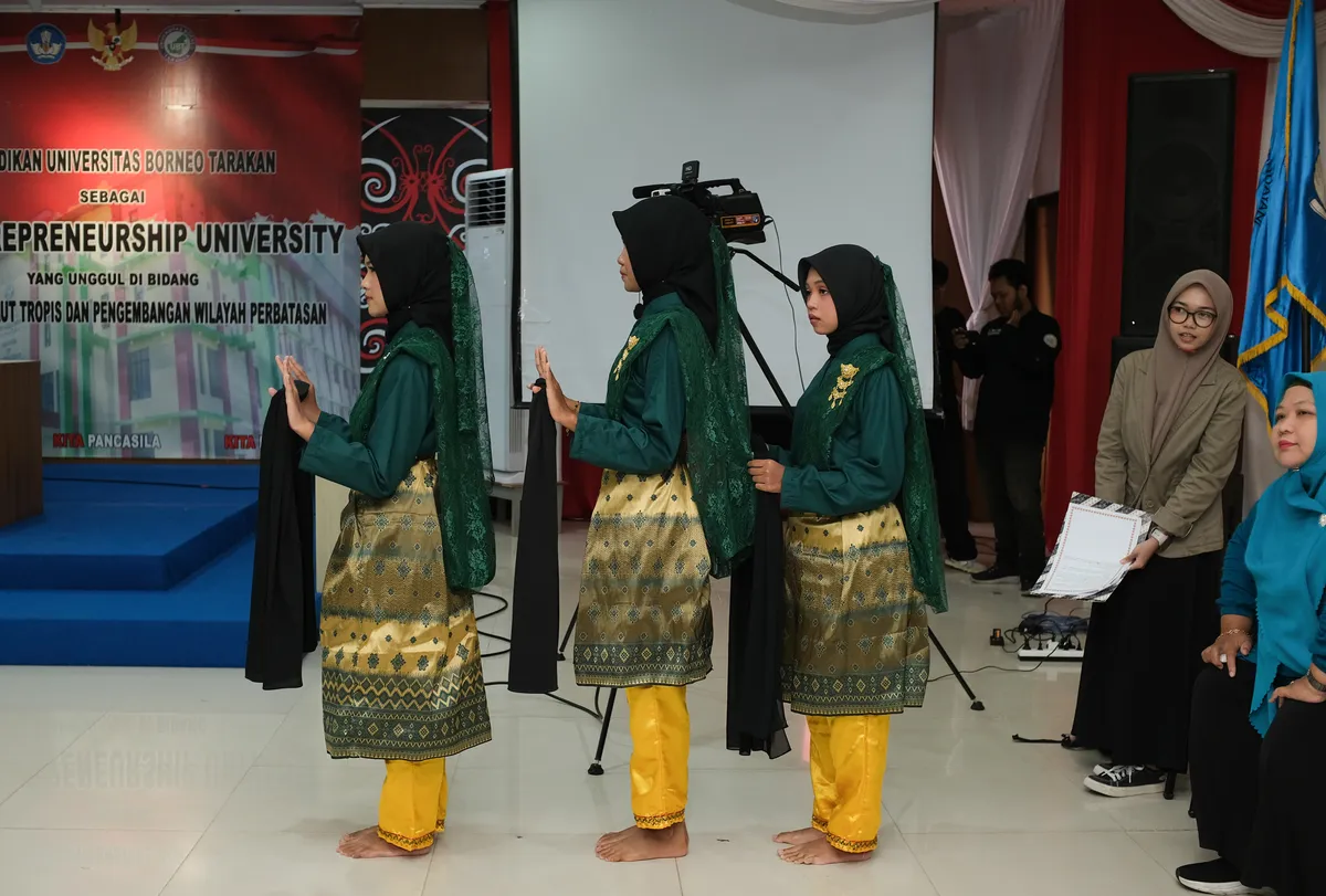 Momen Yudisium 331