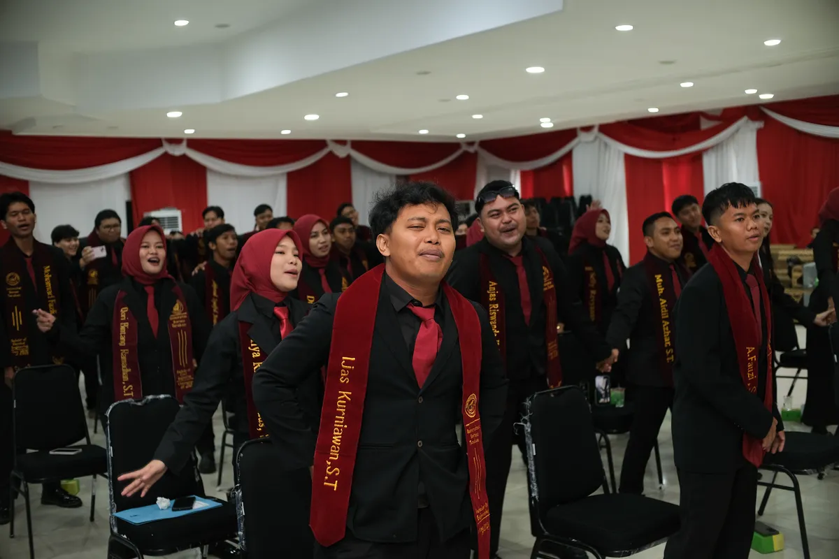Momen Yudisium 350
