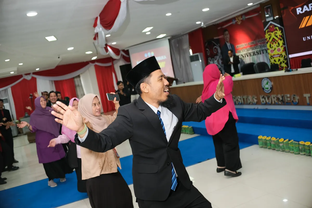 Momen Yudisium 380