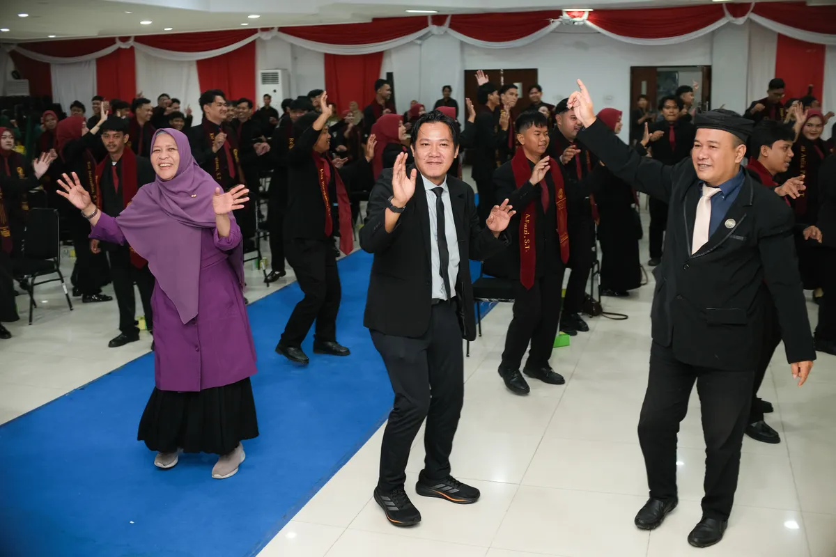 Momen Yudisium 384
